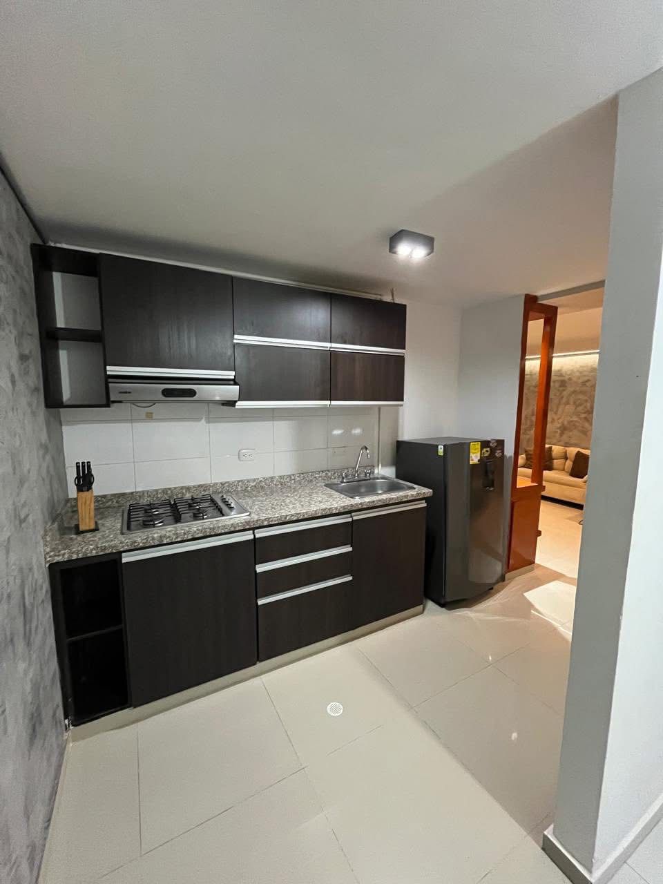 Cocina equipada del apartamento turistico en Valledupar